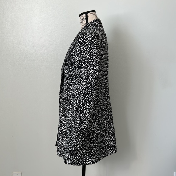 🚨Animal Print Blazer by Kasper - size 6 - Picture 2 of 4